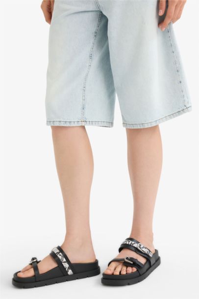 Woman Flat Sole Slipper