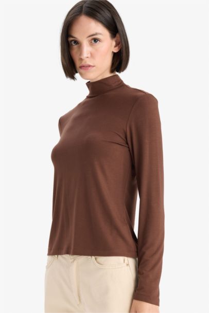 T-shirt slim basique à manches longues et col roulé