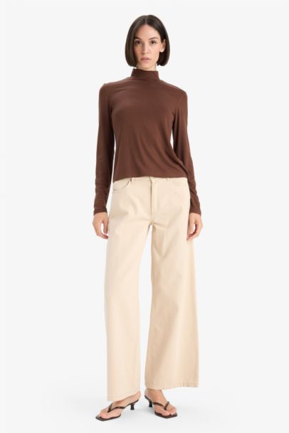 T-shirt slim basique à manches longues et col roulé