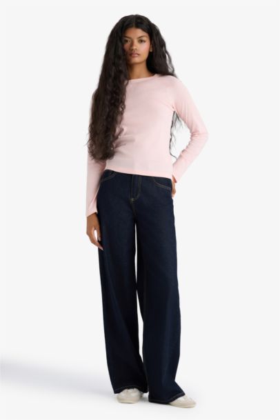 Basic Slim Fit Long Sleeved Crew Neck T-shirt