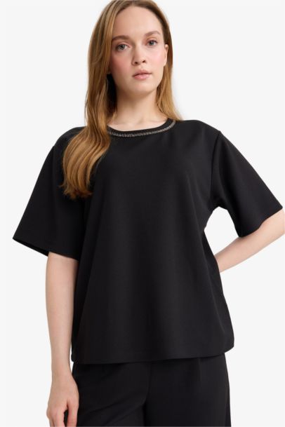 تيشيرت نص كم  قصة عادية برقبة مستديرة