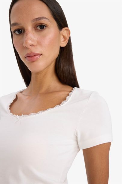 Fitted Lace Collar Short Sleeve White T-Shirt