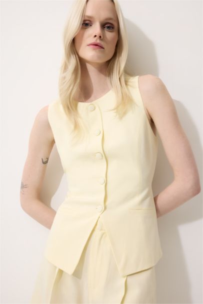 فيست سليم فيت برقبة مستديرة