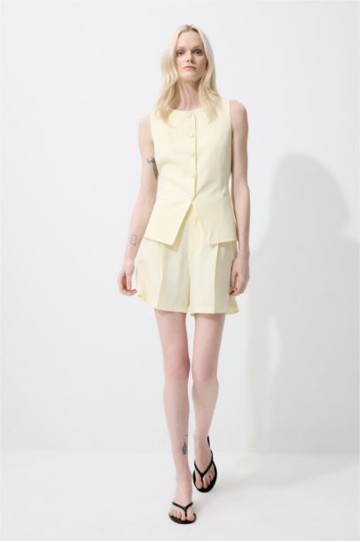 Short en lin taille haute