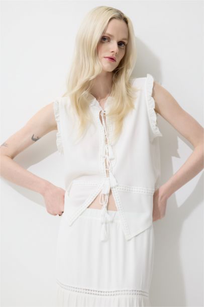 بلوزة بدون كم قصة عادية برقبة مستديرة