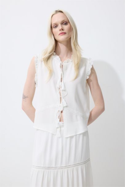 بلوزة بدون كم قصة عادية برقبة مستديرة