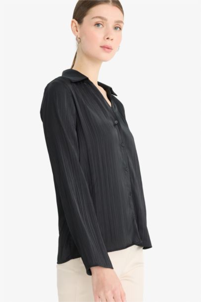 Chemise en satin à manches longues Coupe régulière