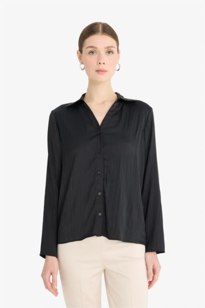 Chemise en satin à manches longues Coupe régulière