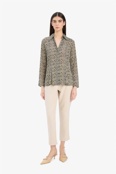 Chemise ajustée fleurie en mousseline à manches longues