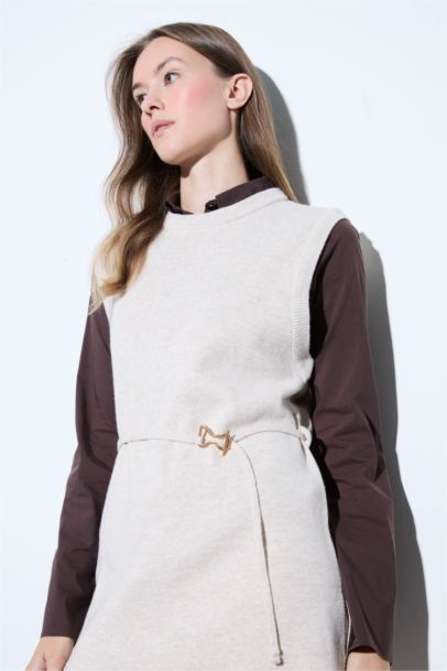 Crew Neck Belt Detail Knit Vest