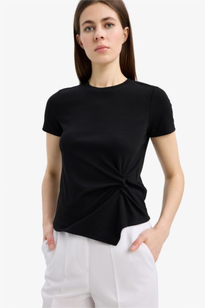 تيشيرت نص كم  سليم فيت برقبة مستديرة