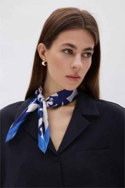 قميص نص كم قصة فضفاضة وياقة جاكيت