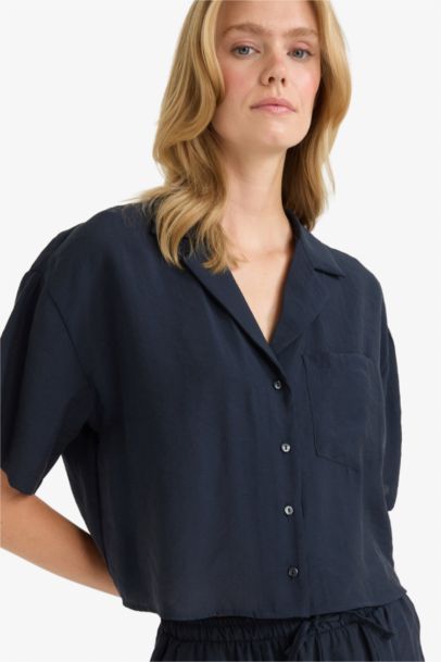 قميص نص كم قصة فضفاضة وياقة جاكيت