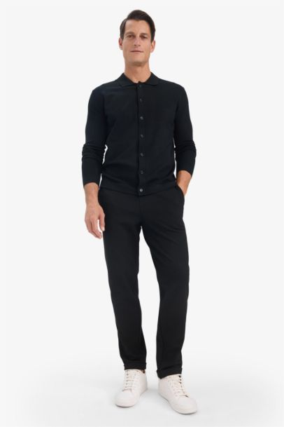 Pantalon classique noir à jambe courte