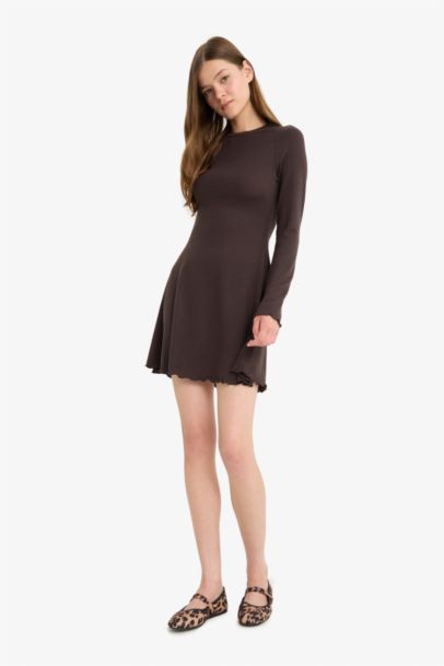 Mini Robe à col rond et manches longues