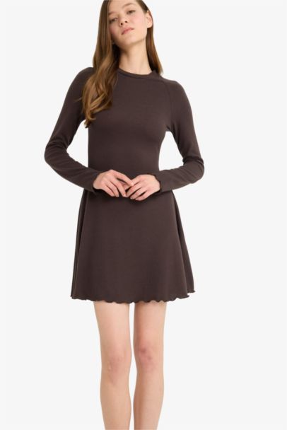 Mini Robe à col rond et manches longues