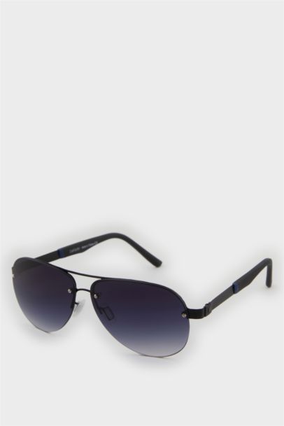 Man Round Sunglasses