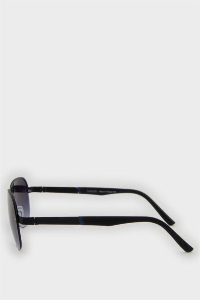 Man Round Sunglasses