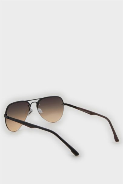 Man Round Sunglasses