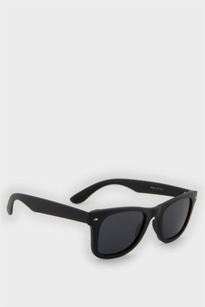 Man Round Sunglasses