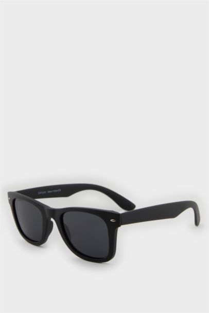 Man Round Sunglasses