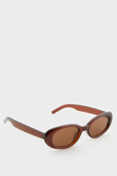 Woman Round Sunglasses