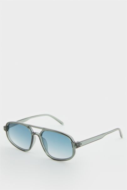 Woman Round Sunglasses