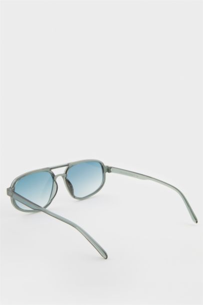 Woman Round Sunglasses