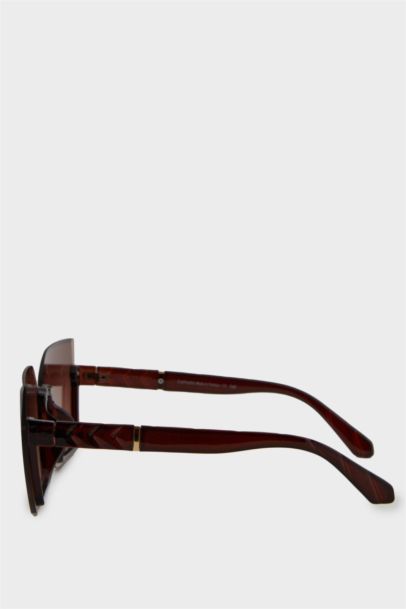 Woman Round Sunglasses