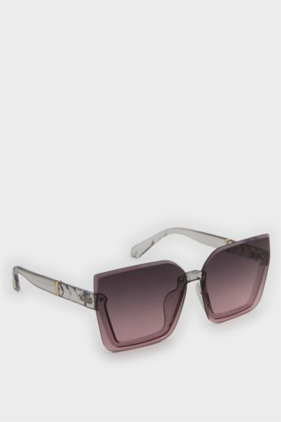 Woman Round Sunglasses