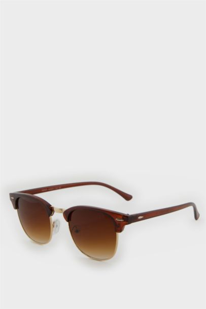Woman Round Sunglasses