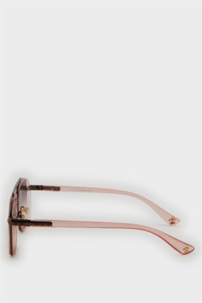 Woman Round Sunglasses