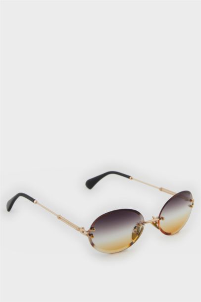 Woman Round Sunglasses