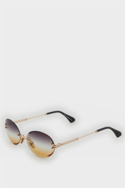 Woman Round Sunglasses