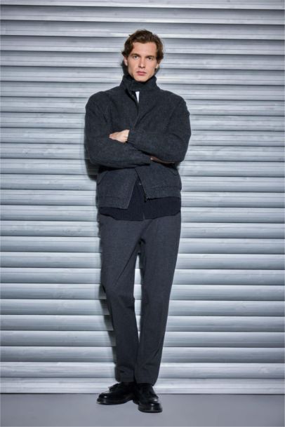 قمصلة نفخ قصة عادية بياقة عالية