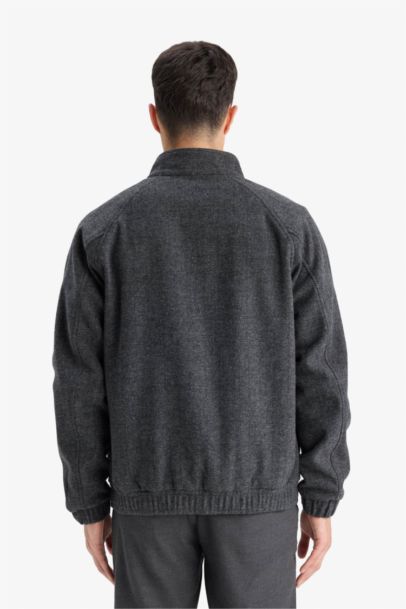 قمصلة نفخ قصة عادية بياقة عالية