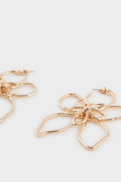 Woman Flower Motif Gold Earrings