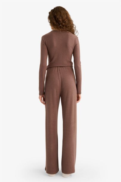 بنطلون وايد ليج برجل واسع