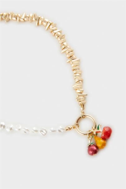 Collier doré à perles et pendentif fruits pour femme