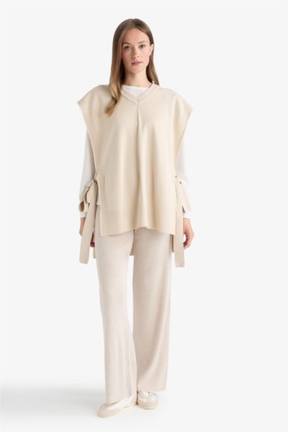 V-Neck Side Tie Knit Vest