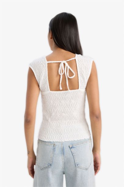 Regular Fit Crew Neck Crepe Sleeveless Blouse