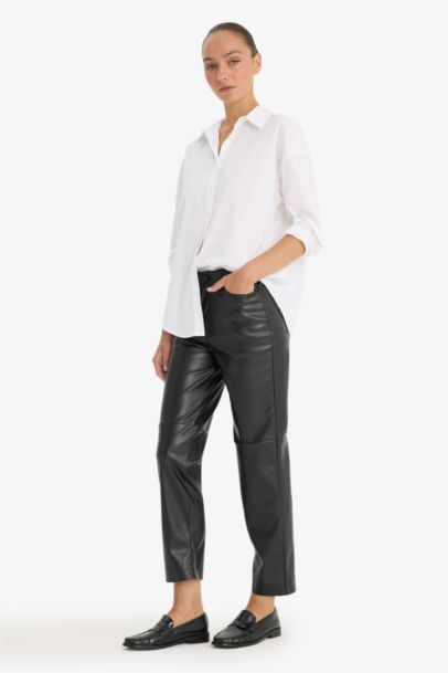 بنطلون ميدي قصة مستقيمة واسعة بجيب وخصر عالي