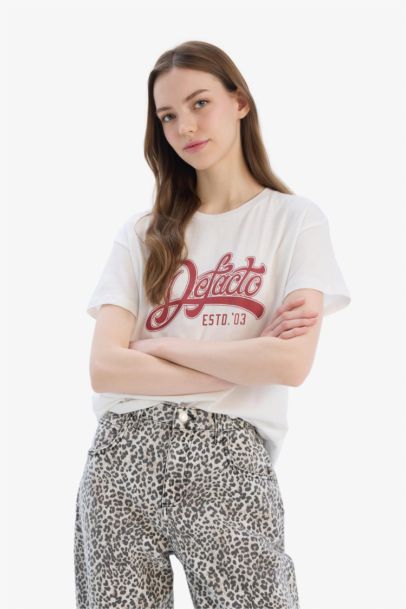 تيشيرت نص ردن مطبوع بياخة مستديرة وقصة عادية