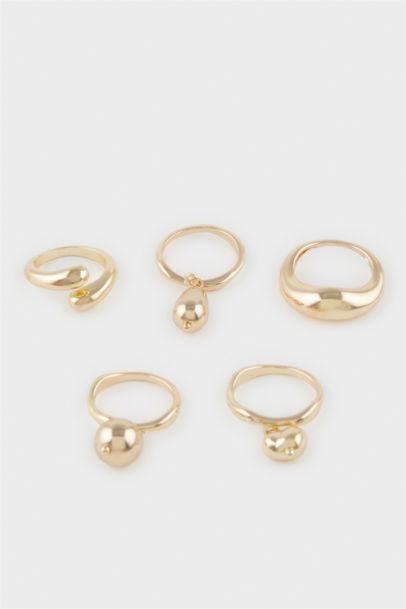 Woman 5 Piece Gold Rings