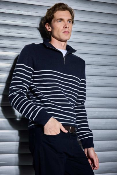 Standart Fit Yarım Fermuarlı Çizgili Triko Kazak