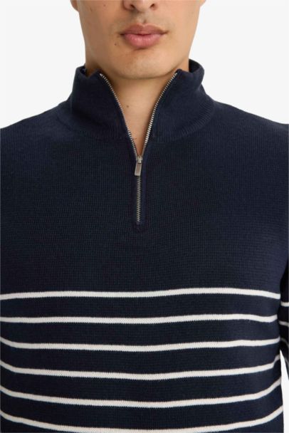 Standart Fit Yarım Fermuarlı Çizgili Triko Kazak