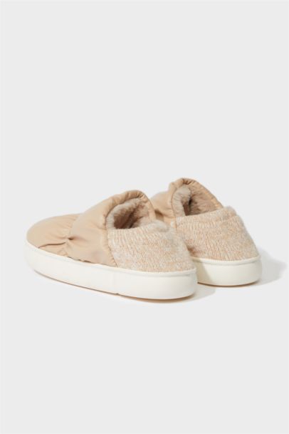 بنتوف نسائي بكعب مسطح