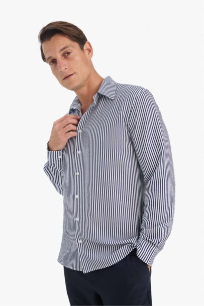Chemise à manches longues en tissu froissé Coupe modern fit