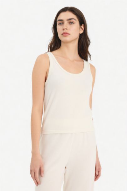 Loose Fit Yuvarlak Yaka Beyaz Triko Görünümlü Atlet