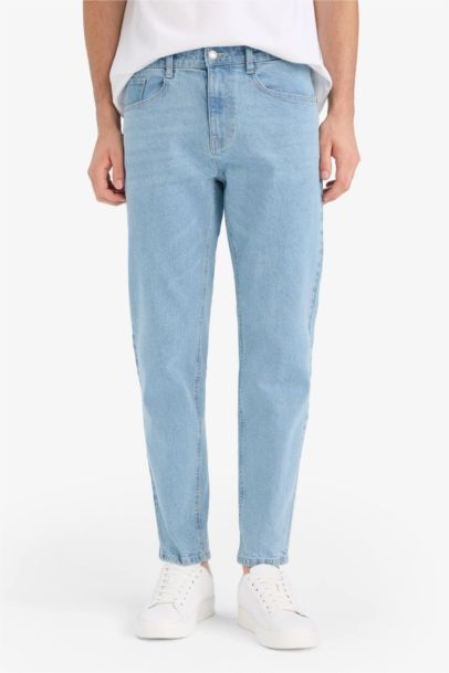 Pantalon Jean slim fuselé à jambes droites